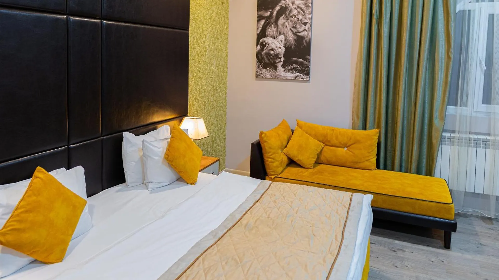 Square Boutique Hotel Baku 4*,