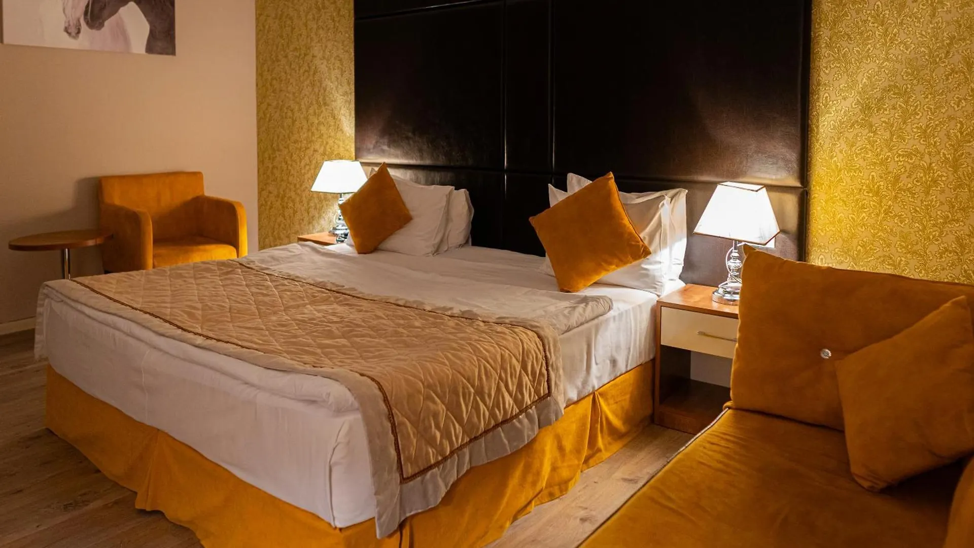 Square Boutique Hotel Baku 4*,