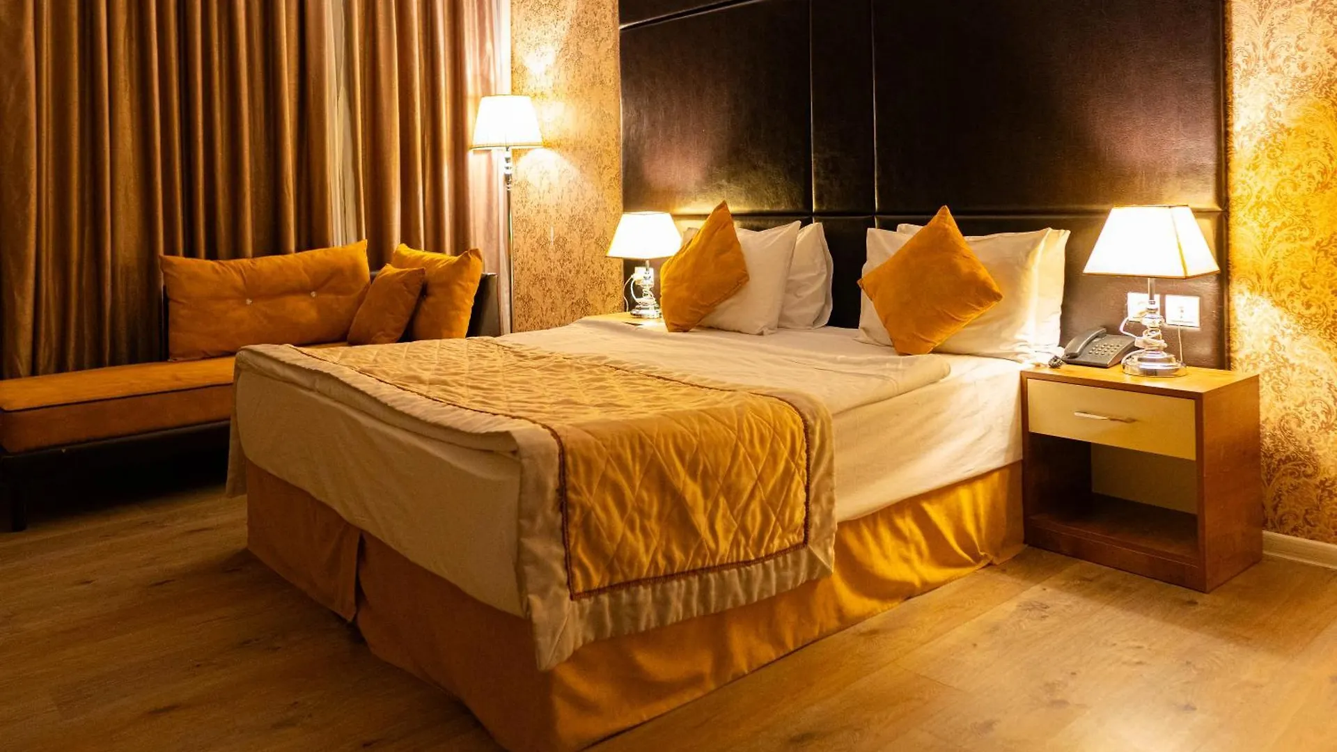 Square Boutique Hotel Baku 4*,