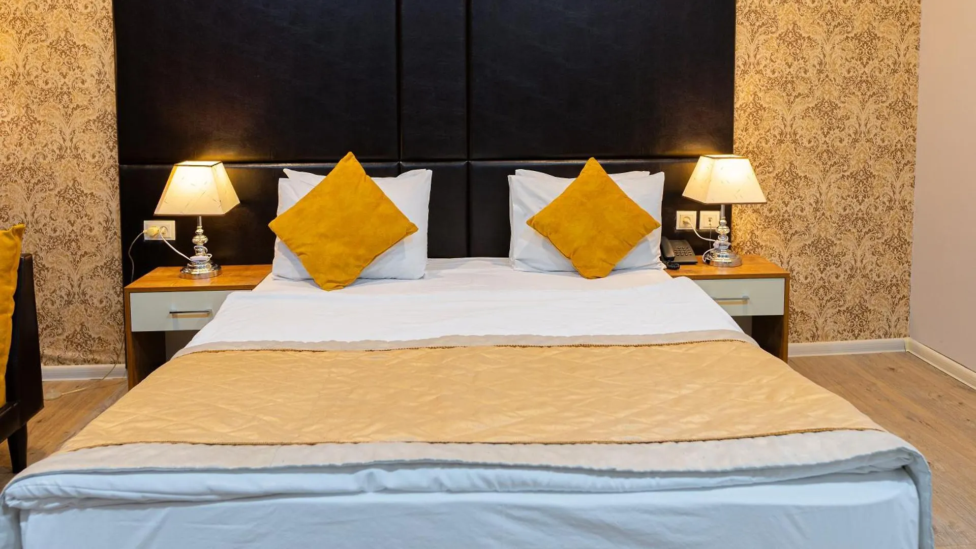 Square Boutique Hotel Baku 4*,